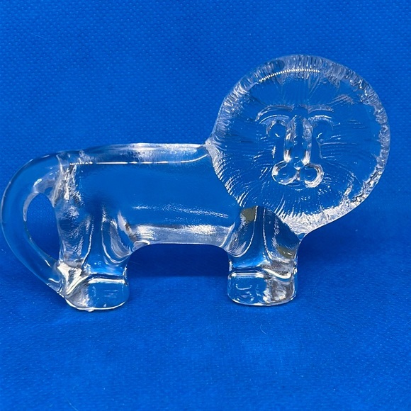 Small Kosta Boda Clear Glass Lion Figure Sweden EUC - Picture 2 of 4